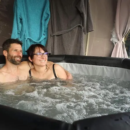 Le Refuge Zen Hebergement Atypique A La Semaine Avec Bungalow, Cabane, Bulle Et Spa Luxury tent *