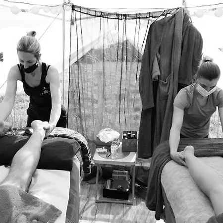 Luxury tent Le Refuge Zen Hebergement Atypique A La Semaine Avec Bungalow, Cabane, Bulle Et Spa Montpouillan